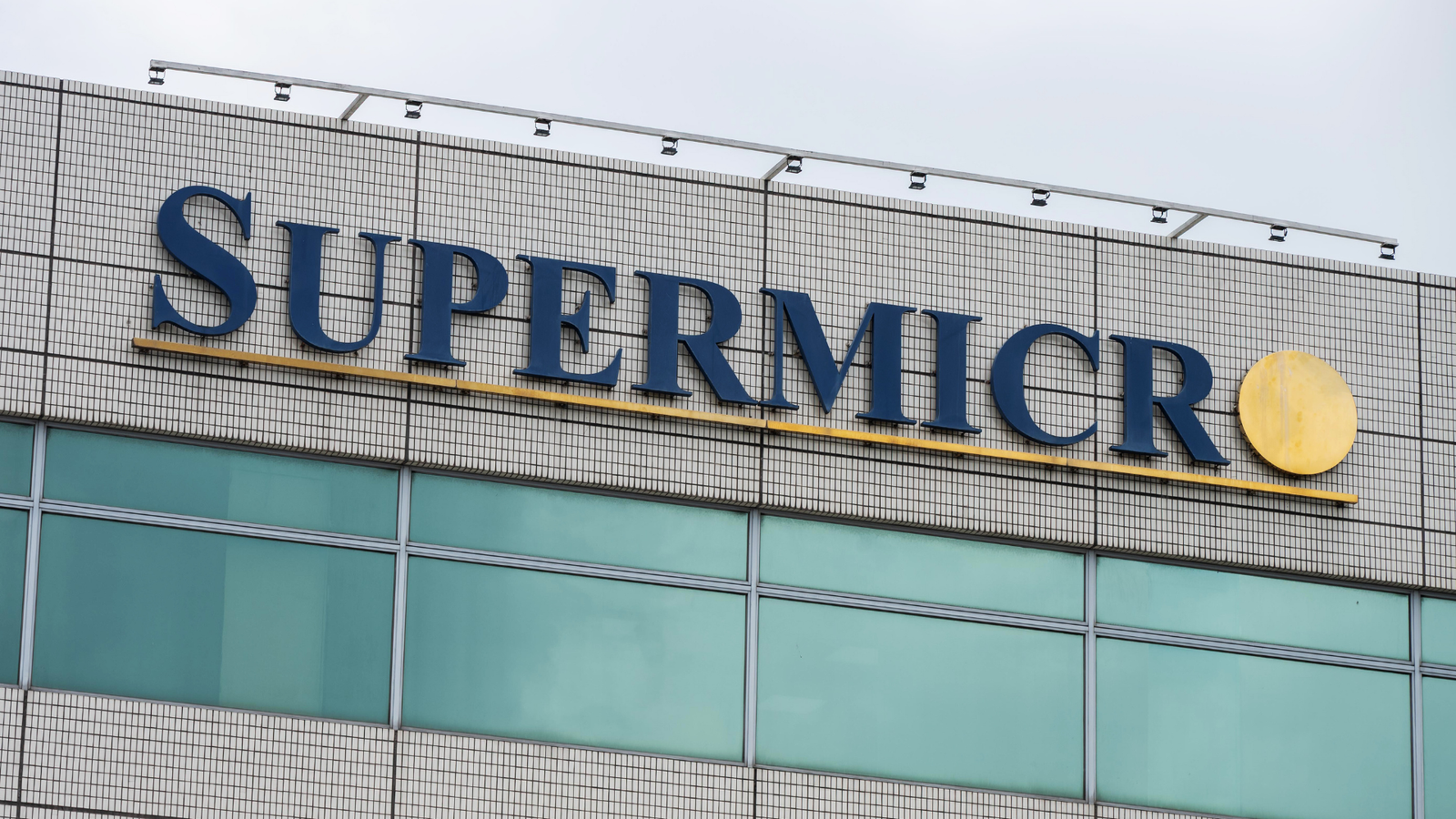 Supermicro, 2,5 milyar dolarlık Çin'e GPU kaçakçılığı soruşturması sonrası çalışan işten çıkardı